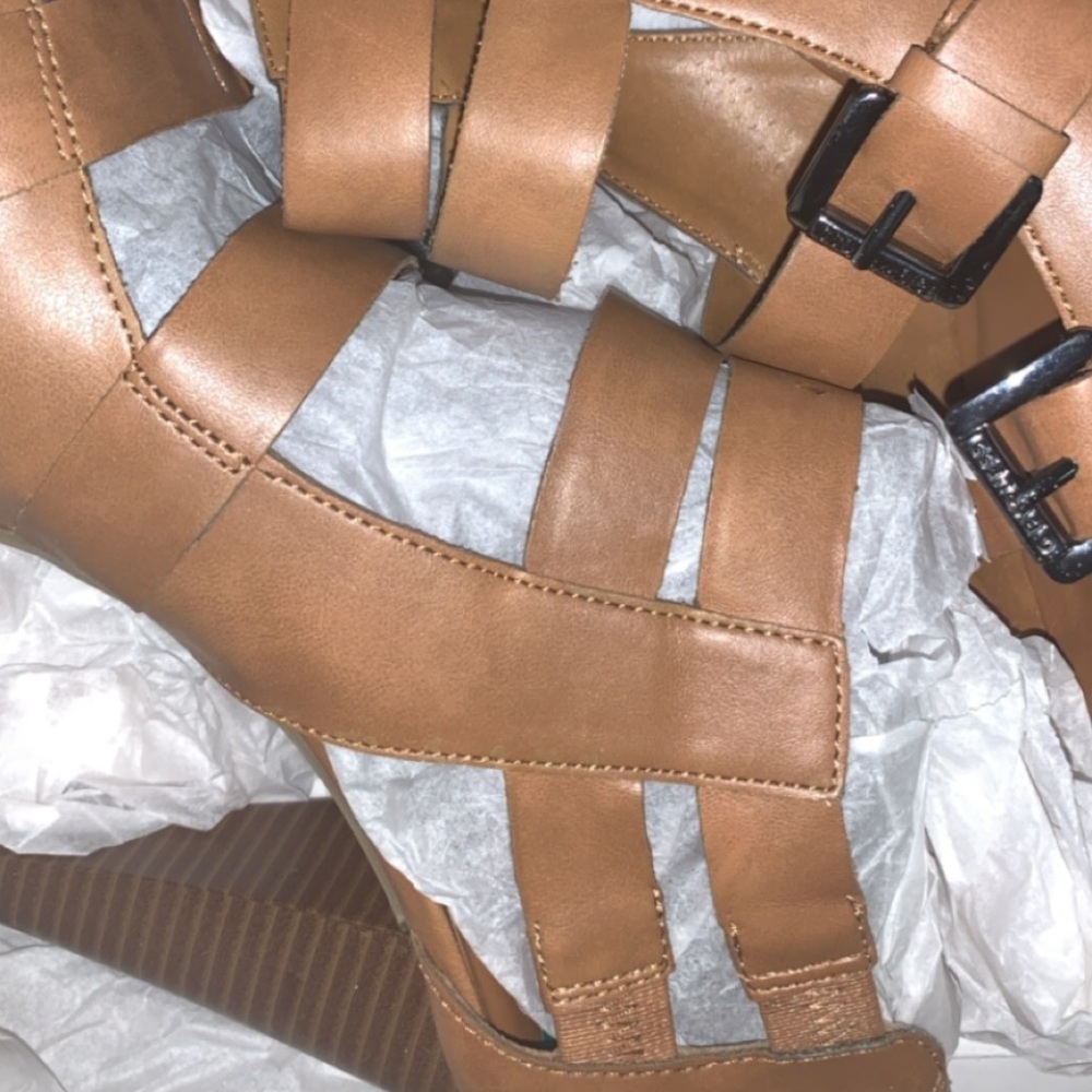 Gently used G by GUESS heels